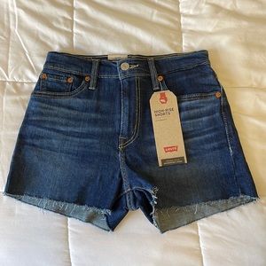 Levi’s high-rise shorts, size 2/26, NWT